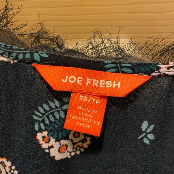 Sleeveless Joe Fresh shirt in excellent used condition - Picture 3 of 3